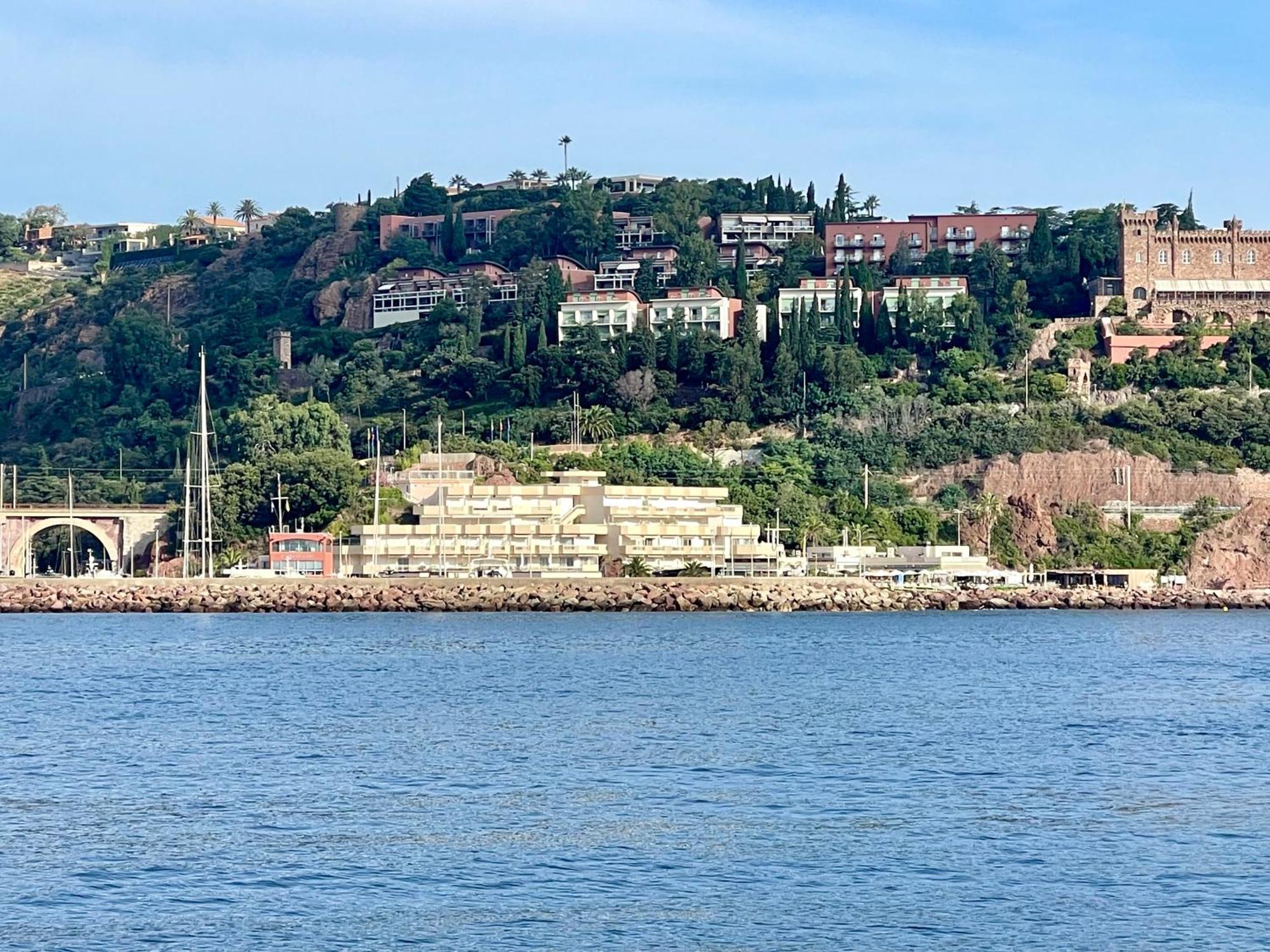 Riviera Beach Hotel Манделю-ла-Напул Екстериор снимка