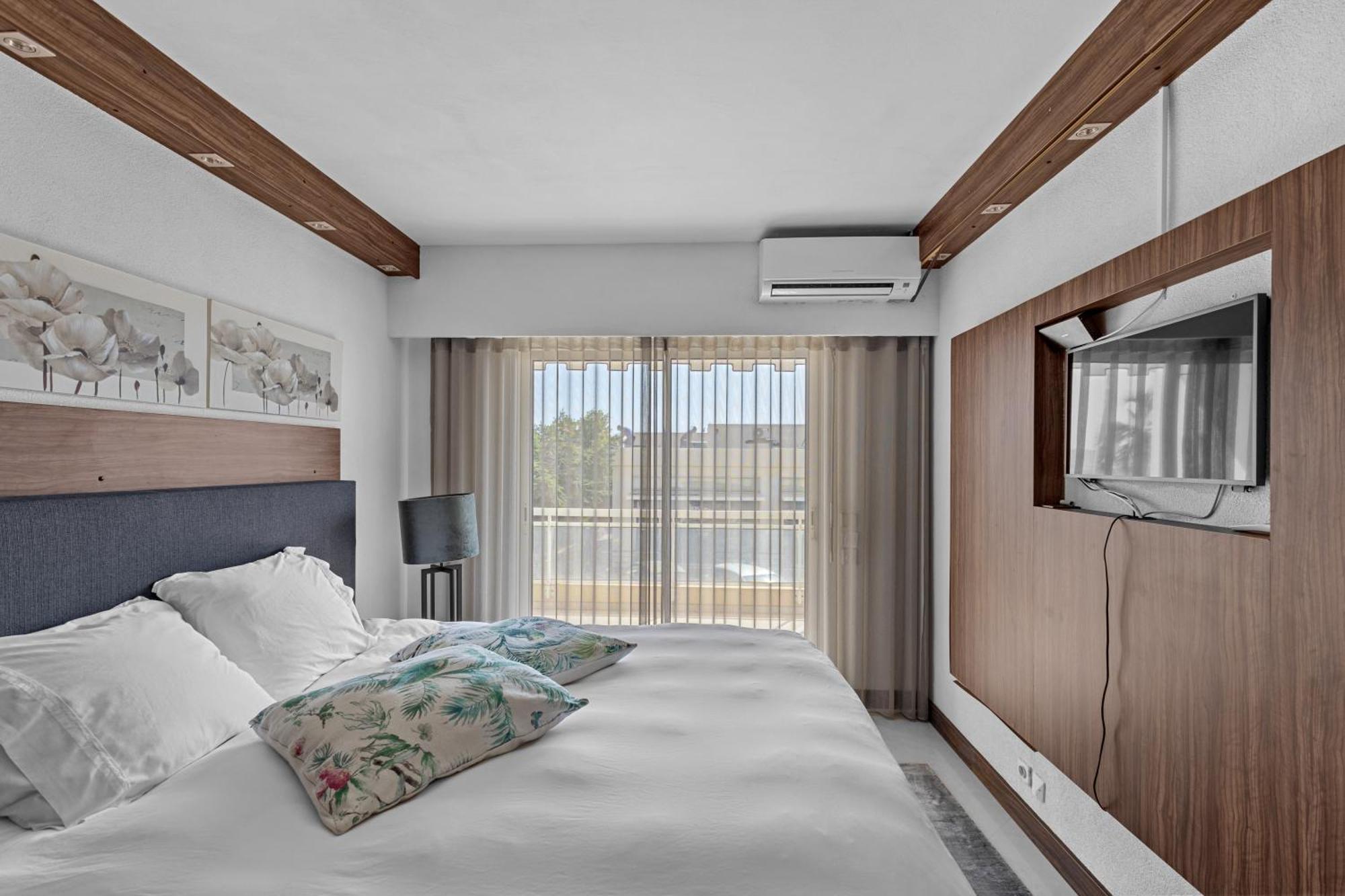 Riviera Beach Hotel Манделю-ла-Напул Екстериор снимка