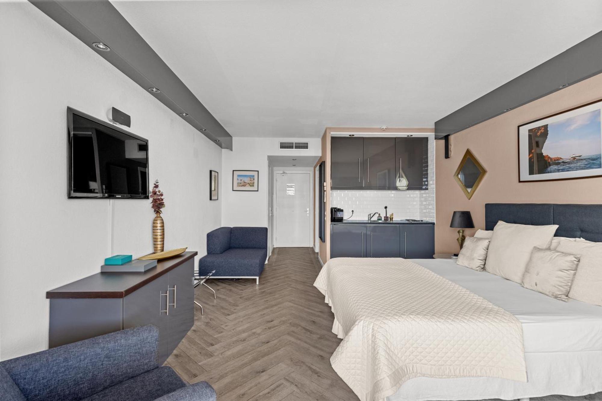 Riviera Beach Hotel Манделю-ла-Напул Екстериор снимка
