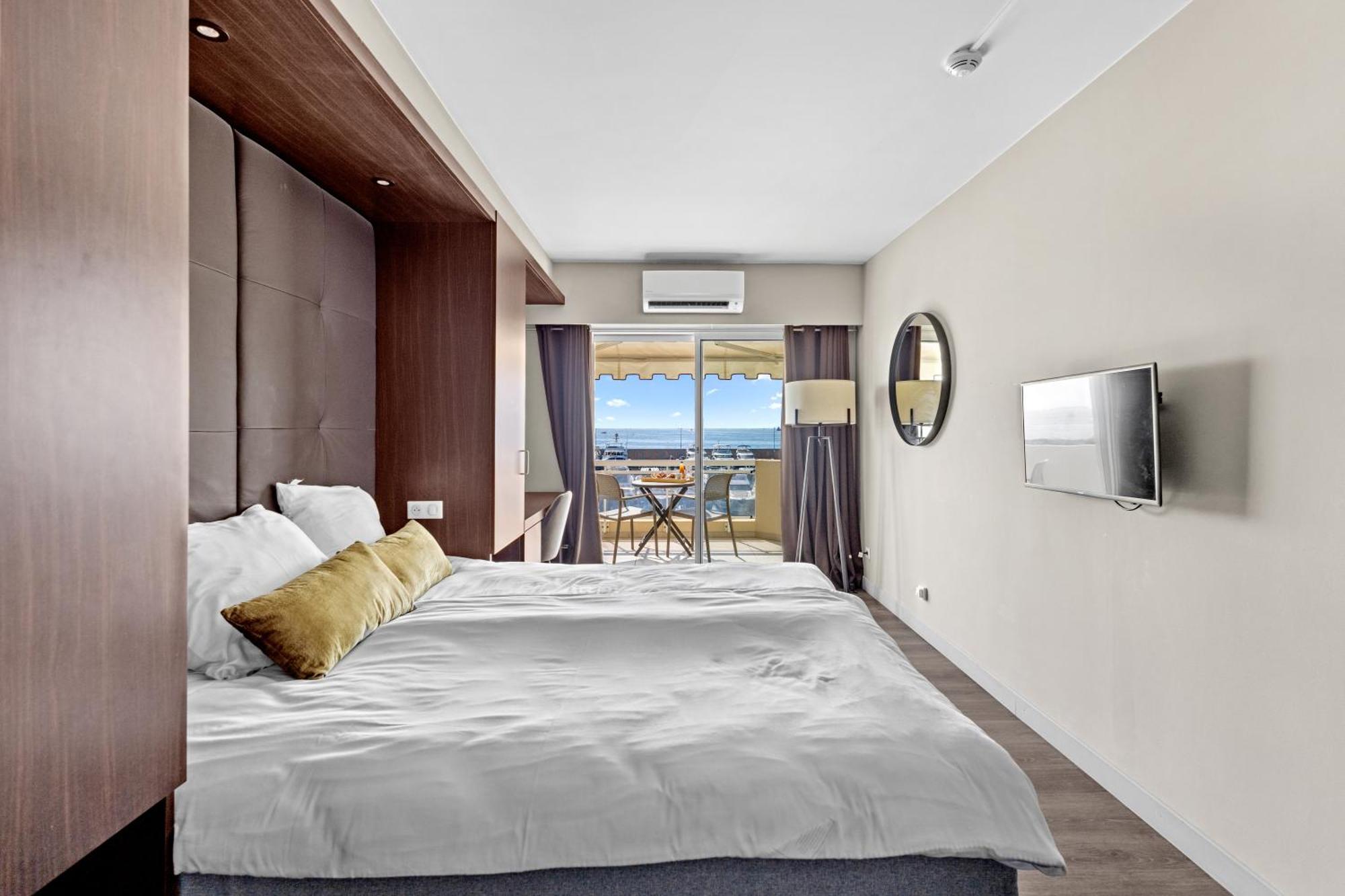 Riviera Beach Hotel Манделю-ла-Напул Екстериор снимка