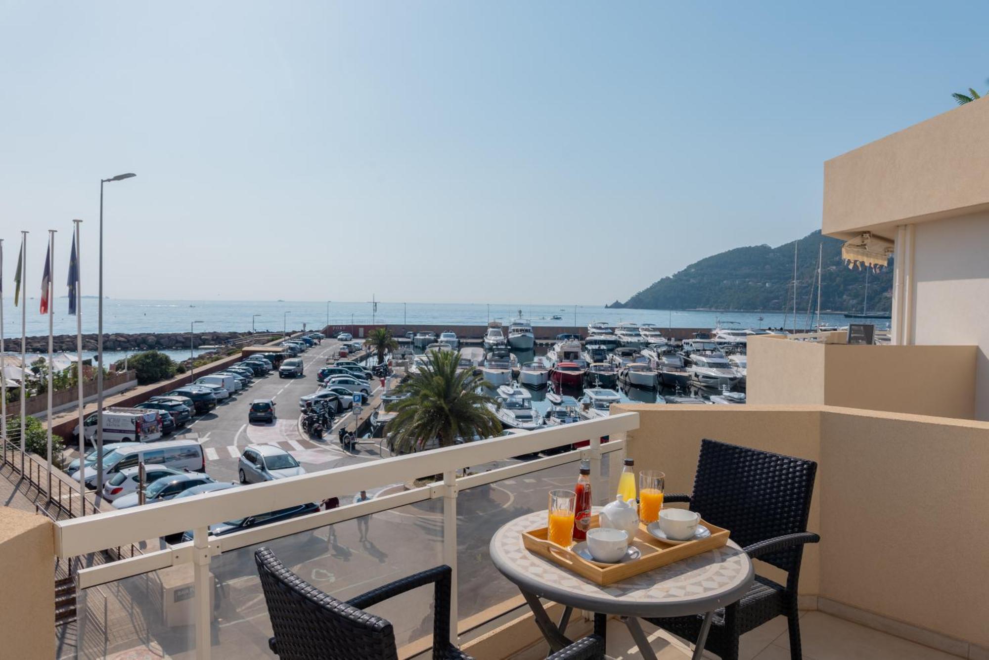 Riviera Beach Hotel Манделю-ла-Напул Екстериор снимка
