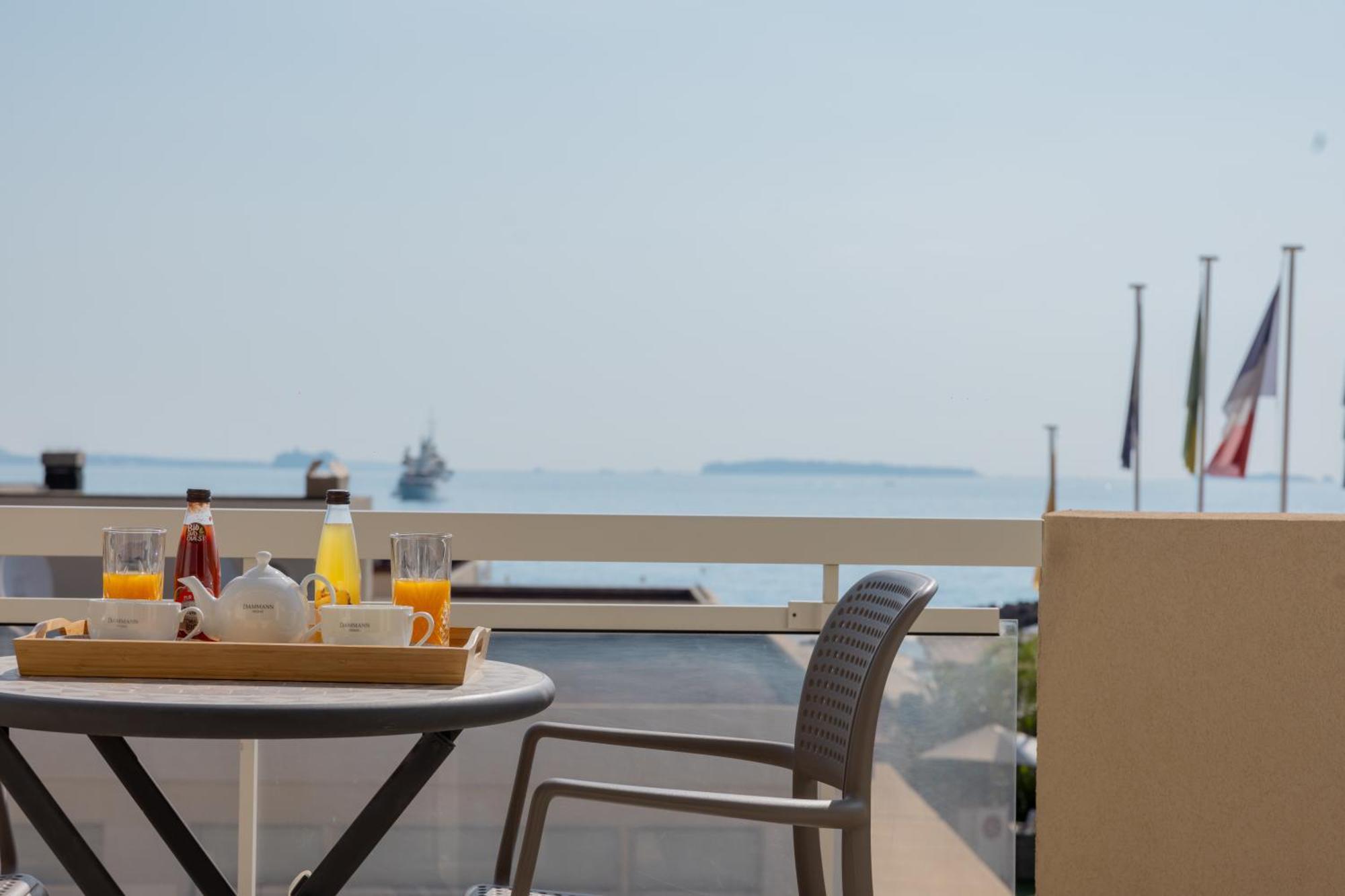 Riviera Beach Hotel Манделю-ла-Напул Екстериор снимка