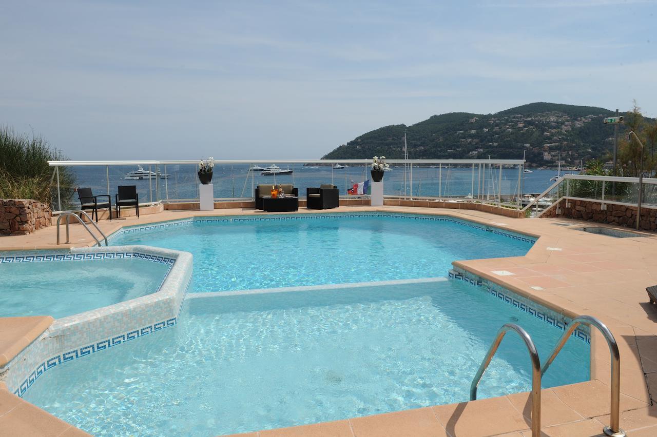 Riviera Beach Hotel Манделю-ла-Напул Екстериор снимка